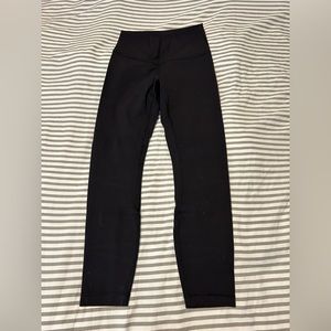 Women’s Lululemon wunder under leggings.